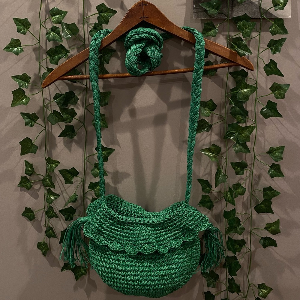 Rhode vibrant green crochet long crossbody bag 🌙 (159) NWOT